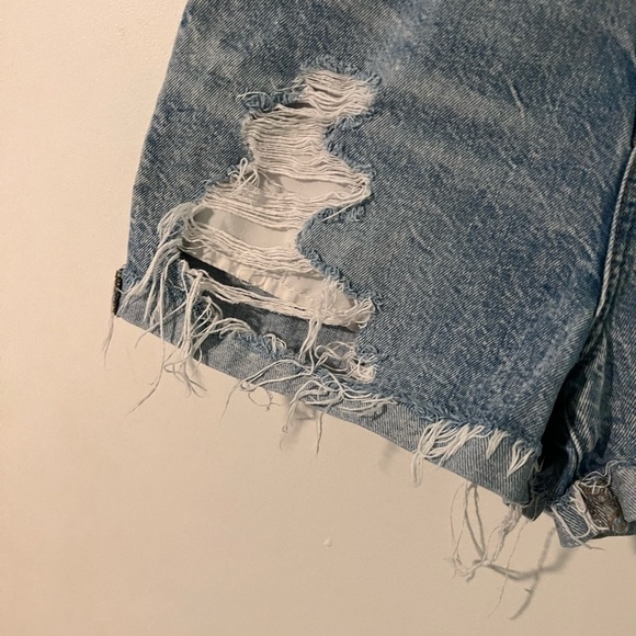 American Eagle Light Wash Distressed Curvy Mom Denim Short - Picture 6 of 11